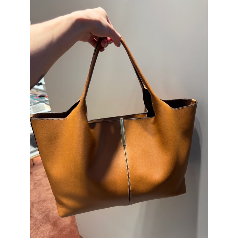 Women'S Bag - Tote Bag Vertical Bar Metal Hardware